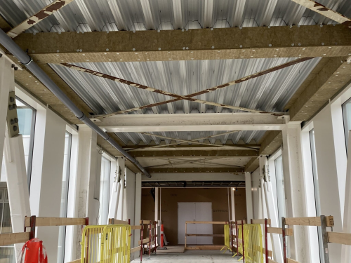 Brandsikring af etageadskillelse udført med brandlukning i byggeri