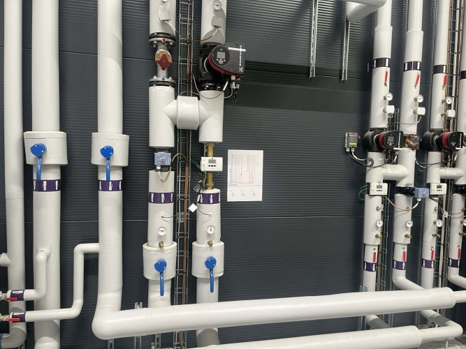 Entreprisearbejde med montage og tekniske installationer i byggeri